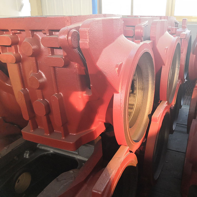 Large tractor gearbox body